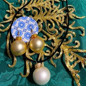 🎄New Christmas Bulb Earrings & Necklace Set